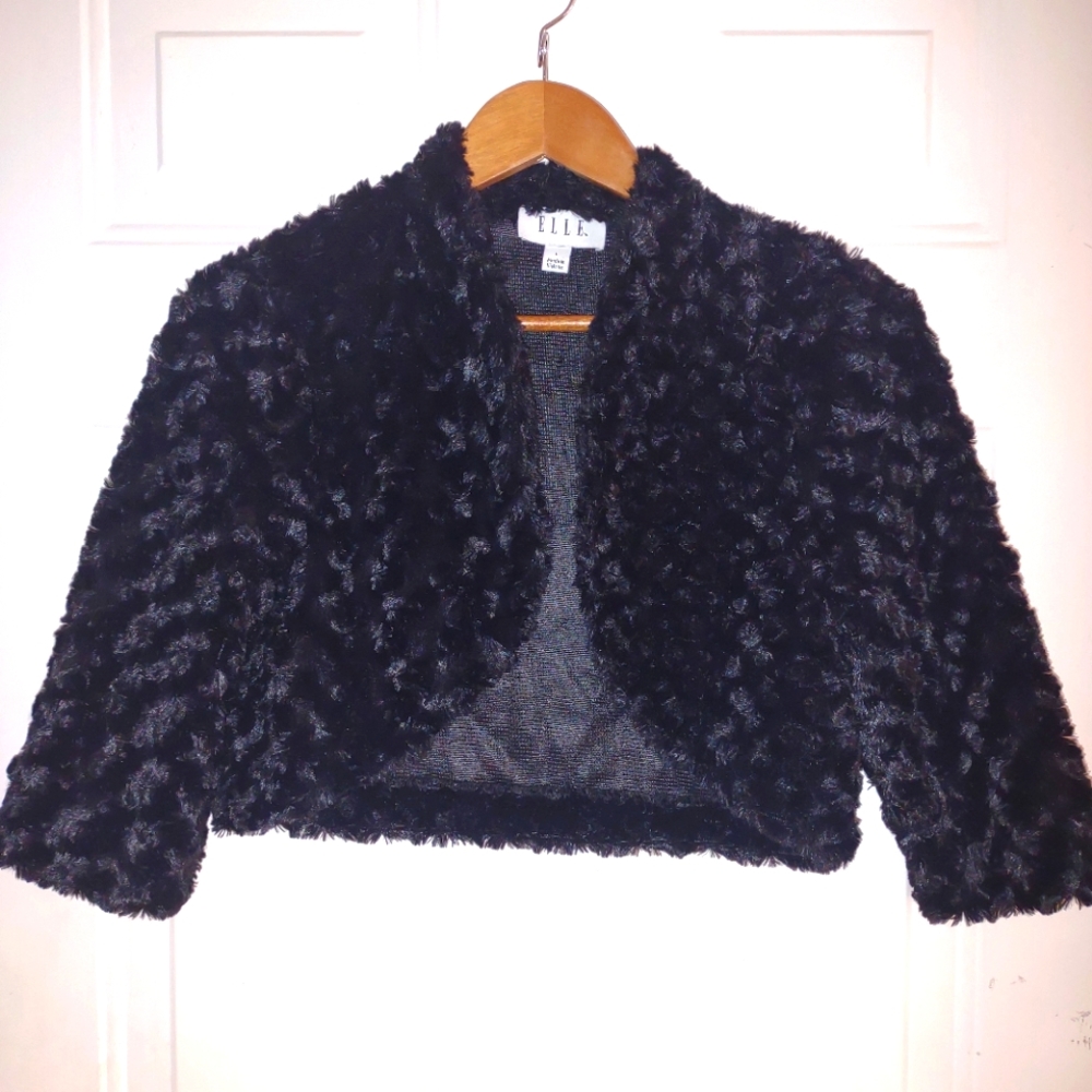 ELLE Black Faux Fur Shrug. Size L